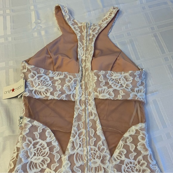 PROM? 😍 NWT White Floral Lace Halter Gown Beaded Belt Juniors 5 Nude Lining - Picture 8 of 16